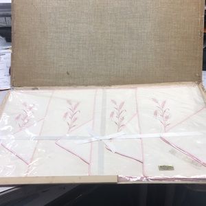 Vintage 8 piece place mat set new box cream pink